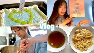 VLOG: mum’s birthday | grape cake🍇, ramen🍜, preparing birthday gift🎁, what I eat (Eng CC)