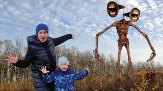 СИРЕНОГОЛОВЫЙ НАПАЛ НА НАС С МАМОЙ ! МЫ С МАМОЙ УБЕГАЕМ ОТ ГИГАНТСКОГО СИРЕНОГОЛОВОГО