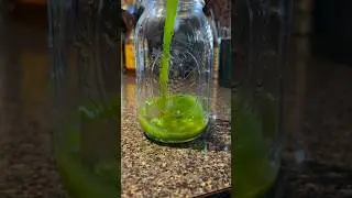“Unbig Ya Back” Juice 😋 Hey y’all!!! Long time no see. Full recipe on IG: Bforeal610 #greenjuice