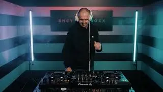 Initi8 - Lonely
