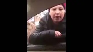 Хабиб Нурмагомедов слушает чтение Корана