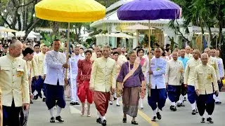 สมเด็จพระเจ้าอยู่หัว ทรงเปิดงาน 'อุ่นไอรักคลายความหนาว สายน้ำแห่งรัตนโกสินทร์' [9ธ.ค.61]