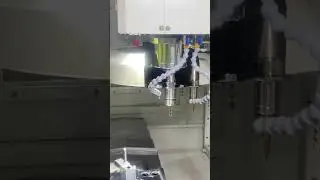 Фрезерный вертикальный обрабатывающий центр. 