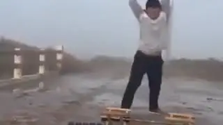 Этот видео взорвал вес интернет псих рыбак