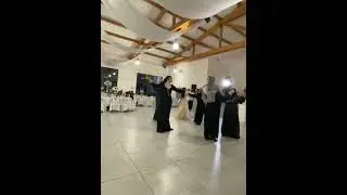Aşağından gelir yarim gülerek