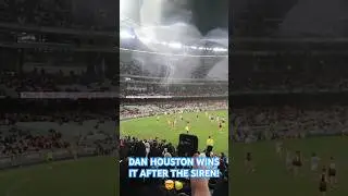 DAN HOUSTON GOAL AFTER SIREN!! 🤯🍐 #shorts #afl