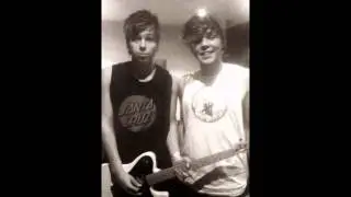 Luke Hemmings IS SEXY!