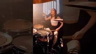 That double-bass is🔥😱