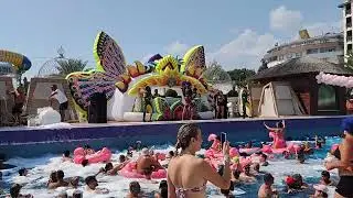 Шикарная пенная вечеринка в бассейне турецкого отеля. Pool party