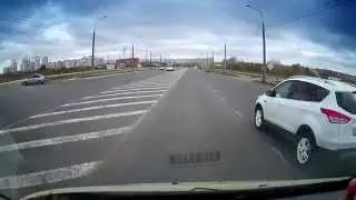 САРАНСК, чуть не въехал мне в зад с внутреннего кольца и матюкает меня.