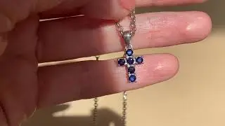 Нательный крестик из серебра с сапрфирами