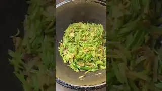এভাবে কেউ কখনও ভাঁজি খেয়েছেন 😊