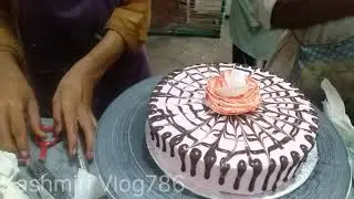 Cake Decorating New Style || Bakery Style || Kashmiri Vlog786