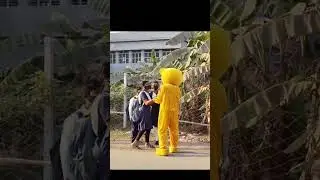 kissing a school girl 😯😯 