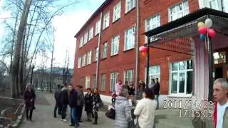 Фото на память у крыльца школы