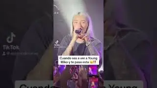 @Young Miko COQUETEA en CONCIERTO 😳 *Con la Mirada* 2023 #SHORTS