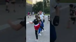 Единственный человек который может сказать это девушке без последствий, это - тренер)😄