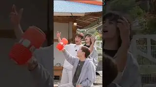 hoshi and mingyu playing 