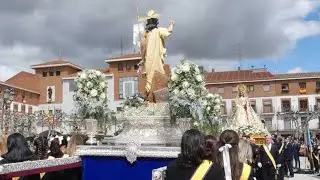 Encuentro entre la Virgen del Rosario Coronada y Jesús Resucitado 2025