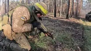 Combat Footage of Ukrainian soldiers supported by T-80