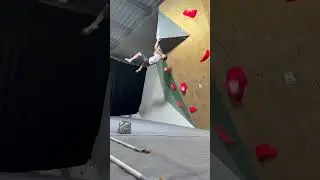 Last boulder from the final of the French cup few months ago 💥😎 #bouldering #bloc #climbing