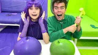 تحدي اللون الأرجواني ضد الأخضر مع ناستيا وأرتيم! 🍇🍏 مغامرات ممتعة للأطفال
