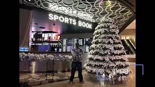 Big bills please #TKOB cashes out at The STRAT Hotel Casino & Skypod #thekingofbakersfield #tkob