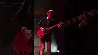 @trenchyboy @ac/dc livewire thunderstruck live