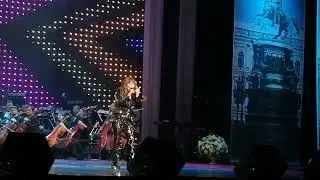 Анастасия Спиридонова на праздничном концерте во Дню работника ЖКХ, 2023, СПб.
