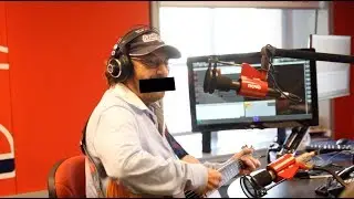 Kevin Bloody Wilson sings 'Hey Santa Claus'!