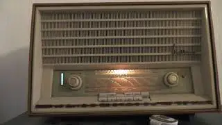 Listening to C64 Tunes Through an Old Tube Radio: Crazy Comets