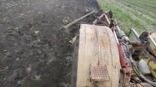 Кировец с плугом!