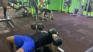 35 kg flat dumbbell press 8 reps (fooking Zyzz)