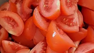 Вкусный салат с помидорами