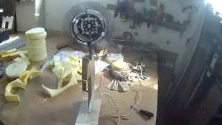 Вырезаю круг из поролона