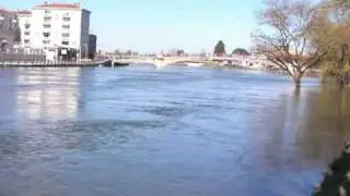 Crue de la Charente à Saintes - Mars 2007 .mpg