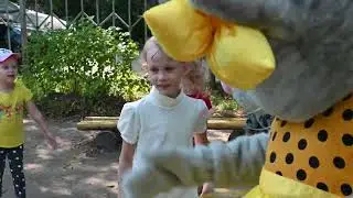 Кошечка поздравляет Милану!