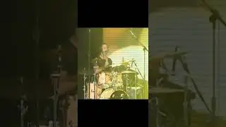 Sezen Aksu,Mazhar Alanson,Cem yılmaz aynı sahnede Ele Güne Karşı söylüyorlar.