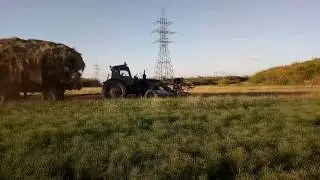 Мтз 80 с двумя прицепами сена