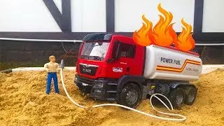 Бензовоз загорелся Пожарная машина приехала на помощь