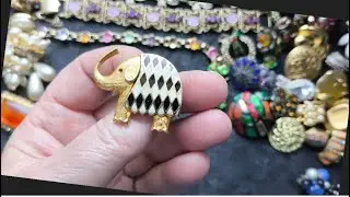705. We continue unpacking the lot that gave me a lot of beautiful jewelry.