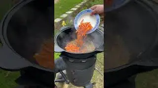 Говядина с картошкой в казане #смокер #bbq #готовимнадаче #рецепт #жизньвдеревне #казан