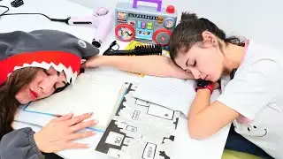 Komik videolar. Ümit, ödevlerini yapan Ayşe'yi rahatsız ediyor! Parti oyunları