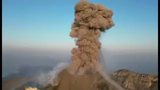 Letusan dan dentuman gunung Ile Lewotolok ( Ile Ape ) video nya di ambil dari atas gunung
