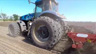 Трактор New Holland T8.390 и глубокорыхлитель ARTIGLIO 400