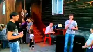 Два цыгана красиво поют!