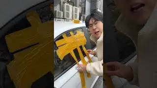 The car key is locked in the car, how to open the door? 