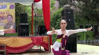 Siswi cantik nari bali