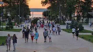 #АНАПА ЛЮДЕЙ ПРИБАВИЛОСЬ. НА НАБЕРЕЖНОЙ ТОЛЧЕЯ. ЛЕЧЕБНЫЙ ПЛЯЖ НА ЗАКАТЕ.