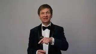 Ховяков Николай- преподаватель сценической речи. Совместил знания актерской школы и риторики.